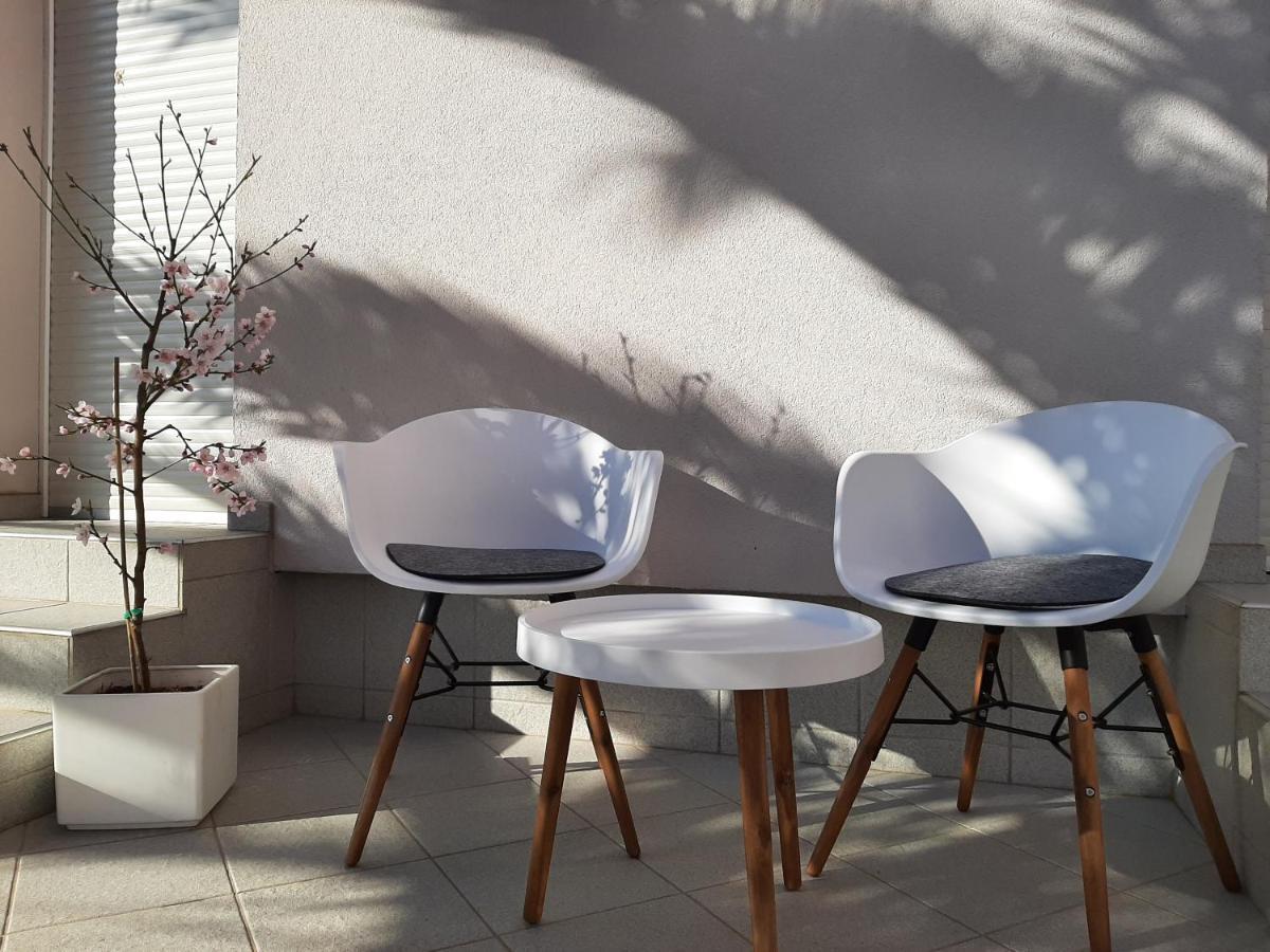 Helles Doppelzimmer Mit Bad, Terrasse Und Pool, Seperater Eingang, Liznjan, Istrien Εξωτερικό φωτογραφία