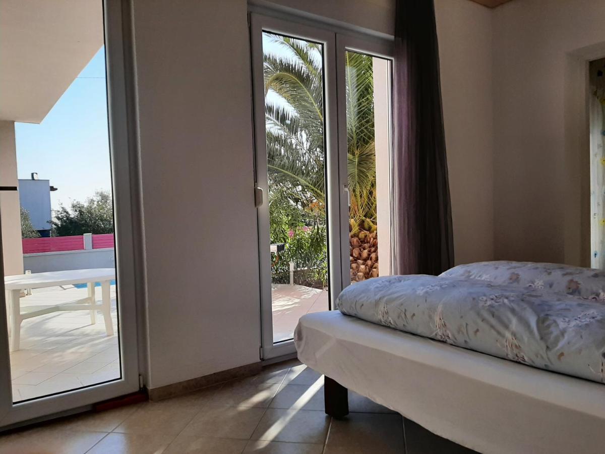 Helles Doppelzimmer Mit Bad, Terrasse Und Pool, Seperater Eingang, Liznjan, Istrien Εξωτερικό φωτογραφία