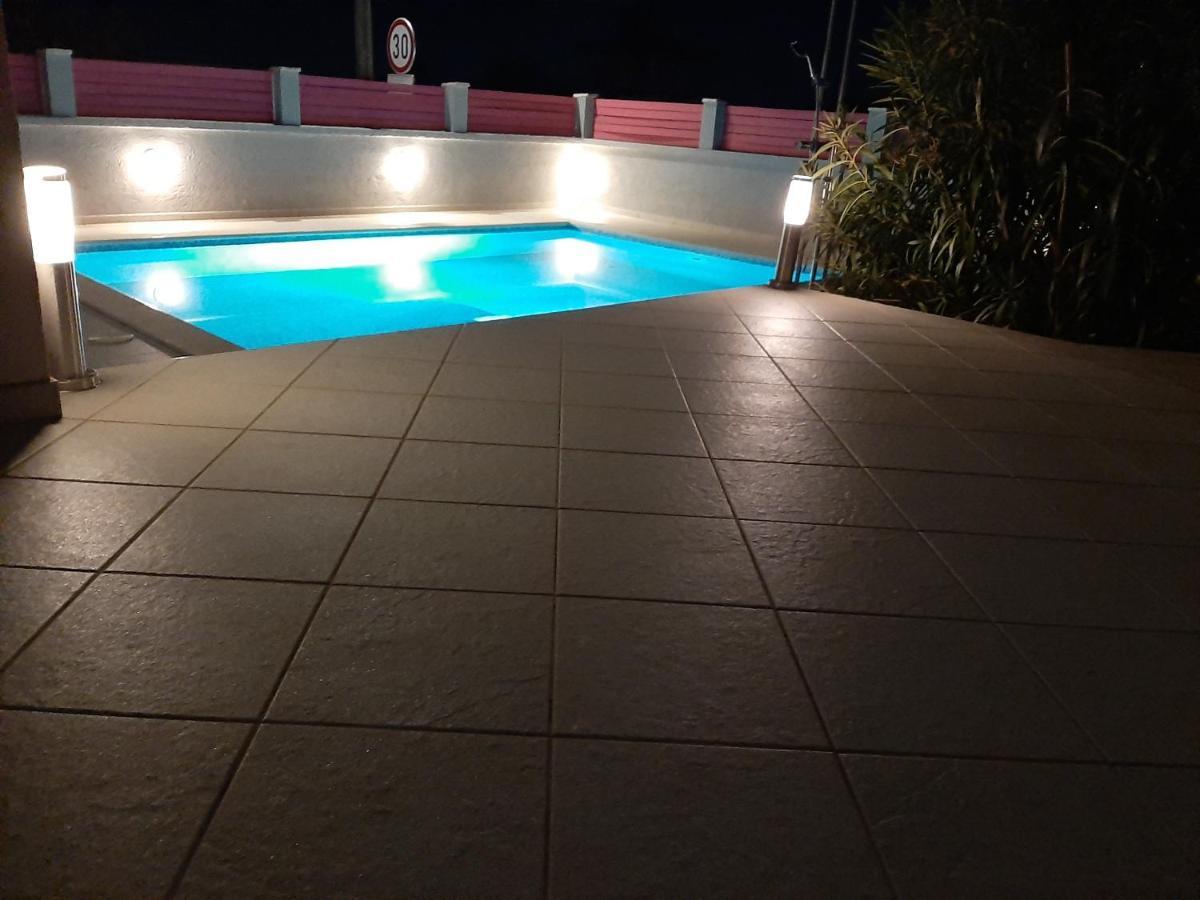 Helles Doppelzimmer Mit Bad, Terrasse Und Pool, Seperater Eingang, Liznjan, Istrien Εξωτερικό φωτογραφία