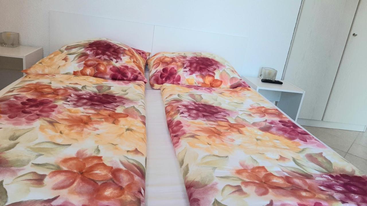Helles Doppelzimmer Mit Bad, Terrasse Und Pool, Seperater Eingang, Liznjan, Istrien Εξωτερικό φωτογραφία