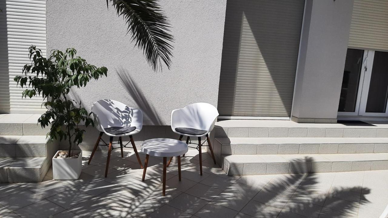 Helles Doppelzimmer Mit Bad, Terrasse Und Pool, Seperater Eingang, Liznjan, Istrien Εξωτερικό φωτογραφία