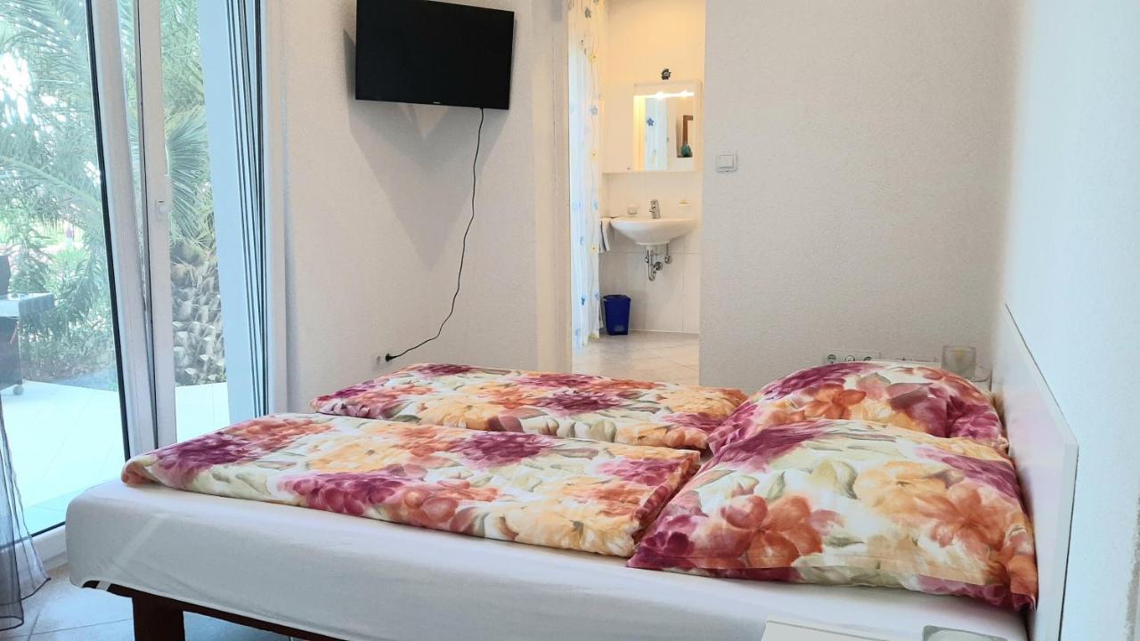 Helles Doppelzimmer Mit Bad, Terrasse Und Pool, Seperater Eingang, Liznjan, Istrien Εξωτερικό φωτογραφία