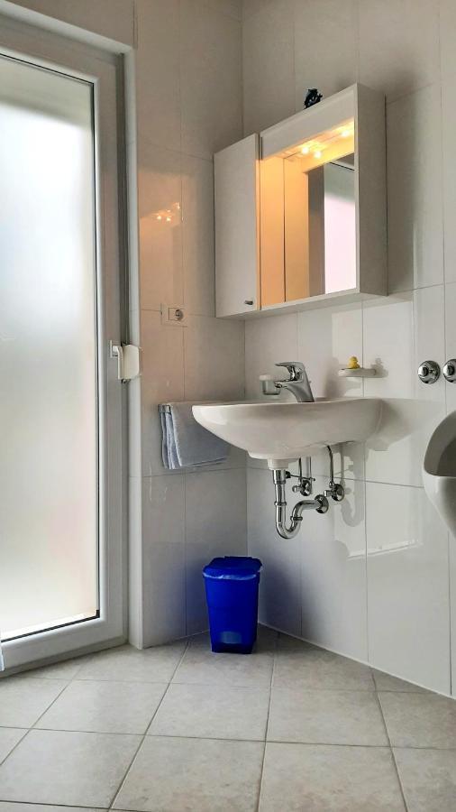 Helles Doppelzimmer Mit Bad, Terrasse Und Pool, Seperater Eingang, Liznjan, Istrien Εξωτερικό φωτογραφία