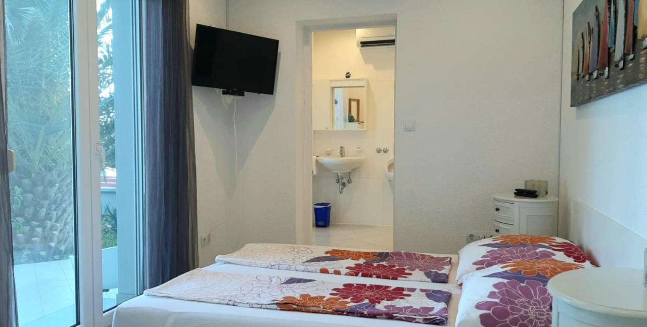 Helles Doppelzimmer Mit Bad, Terrasse Und Pool, Seperater Eingang, Liznjan, Istrien Εξωτερικό φωτογραφία