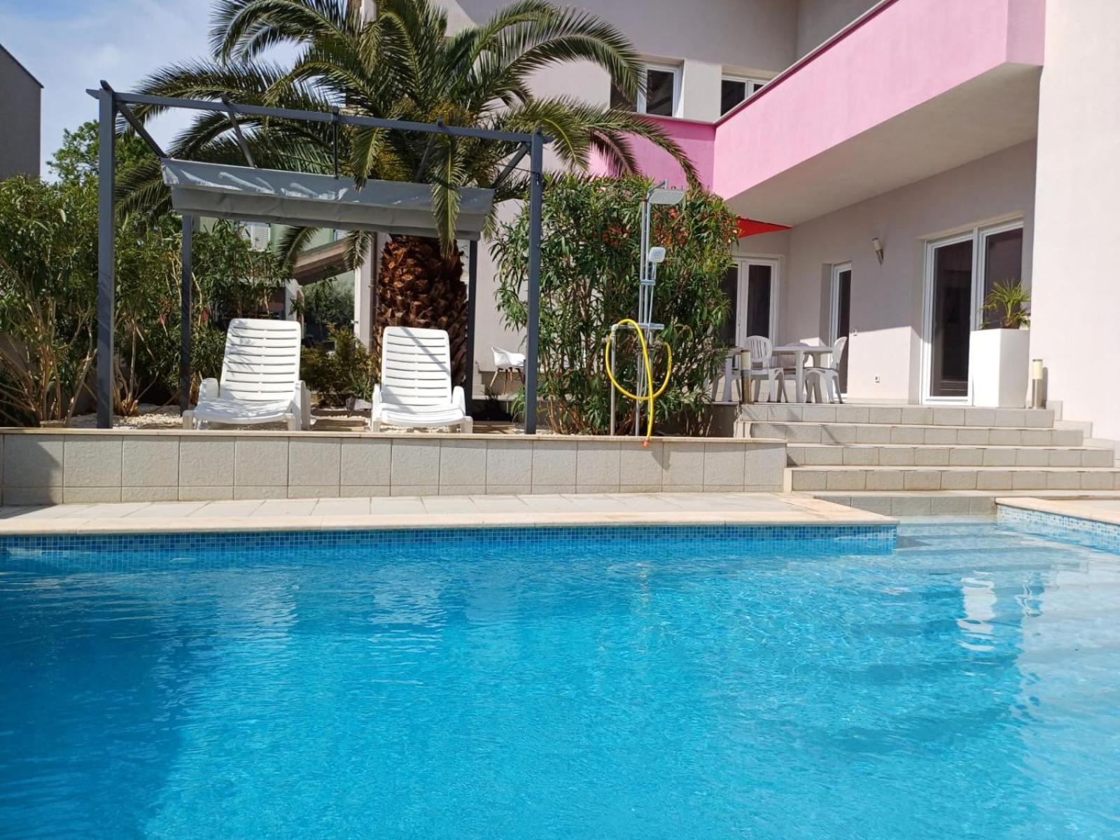 Helles Doppelzimmer Mit Bad, Terrasse Und Pool, Seperater Eingang, Liznjan, Istrien Εξωτερικό φωτογραφία